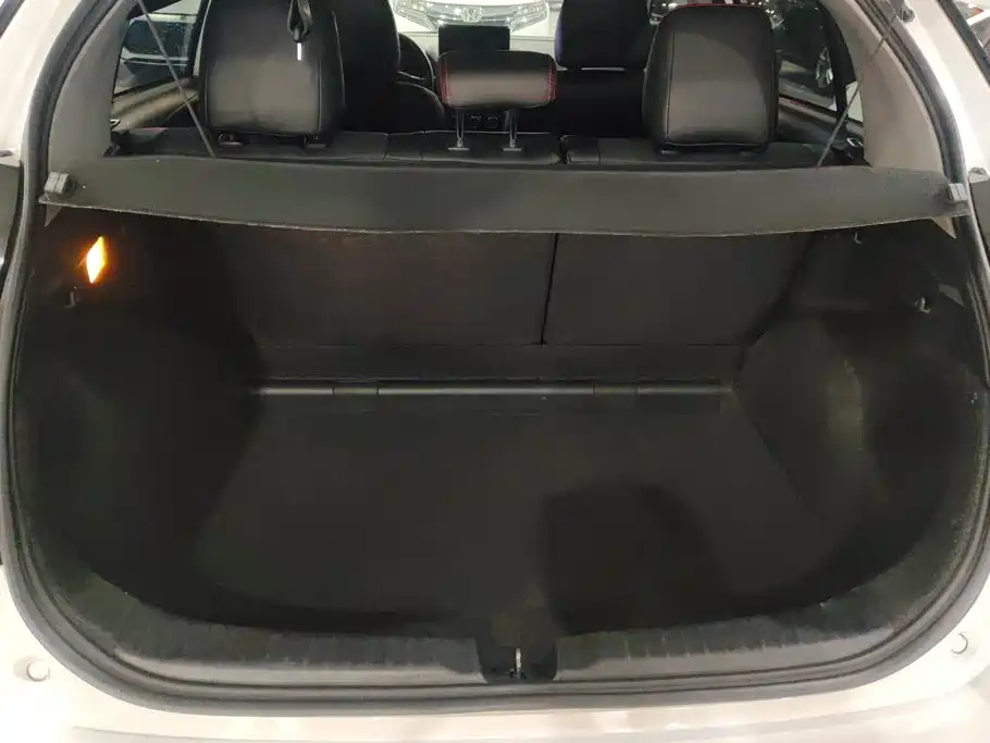 Toyota Yaris L — фото 4