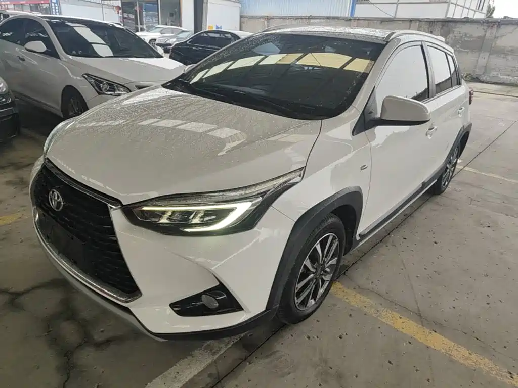 Toyota Yaris L — фото 2