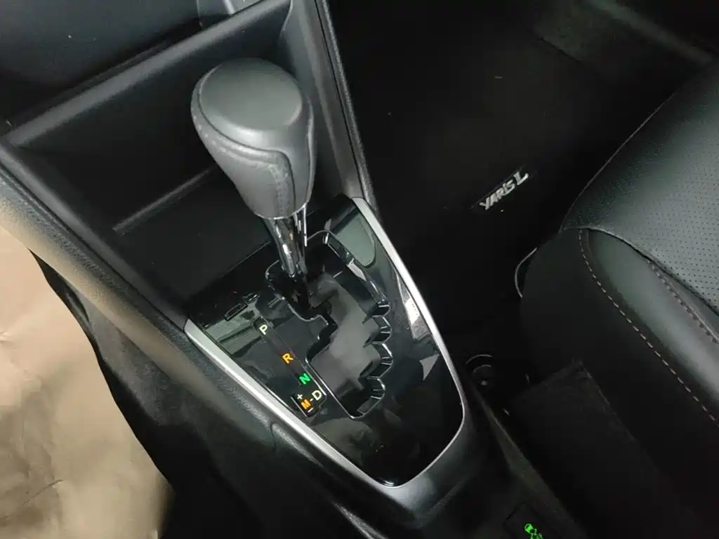 Toyota Yaris L — фото 14
