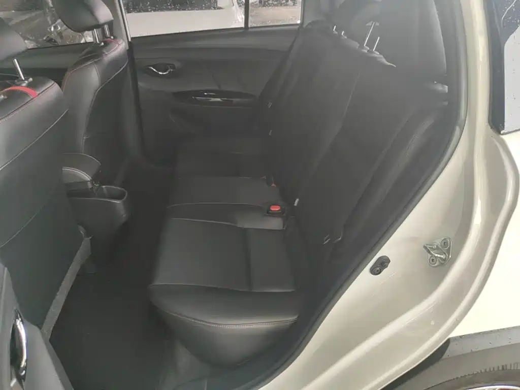 Toyota Yaris L — фото 17