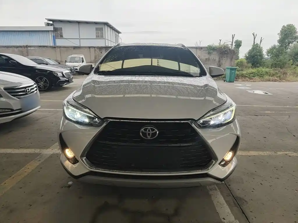 Toyota Yaris L — фото 3