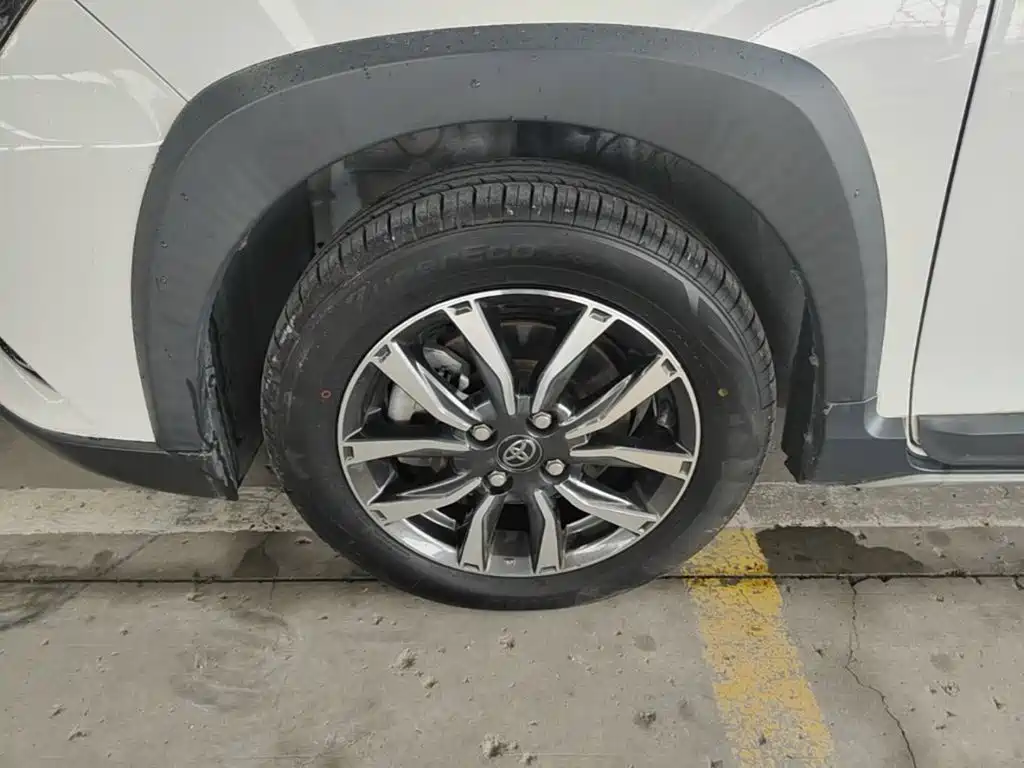 Toyota Yaris L — фото 23
