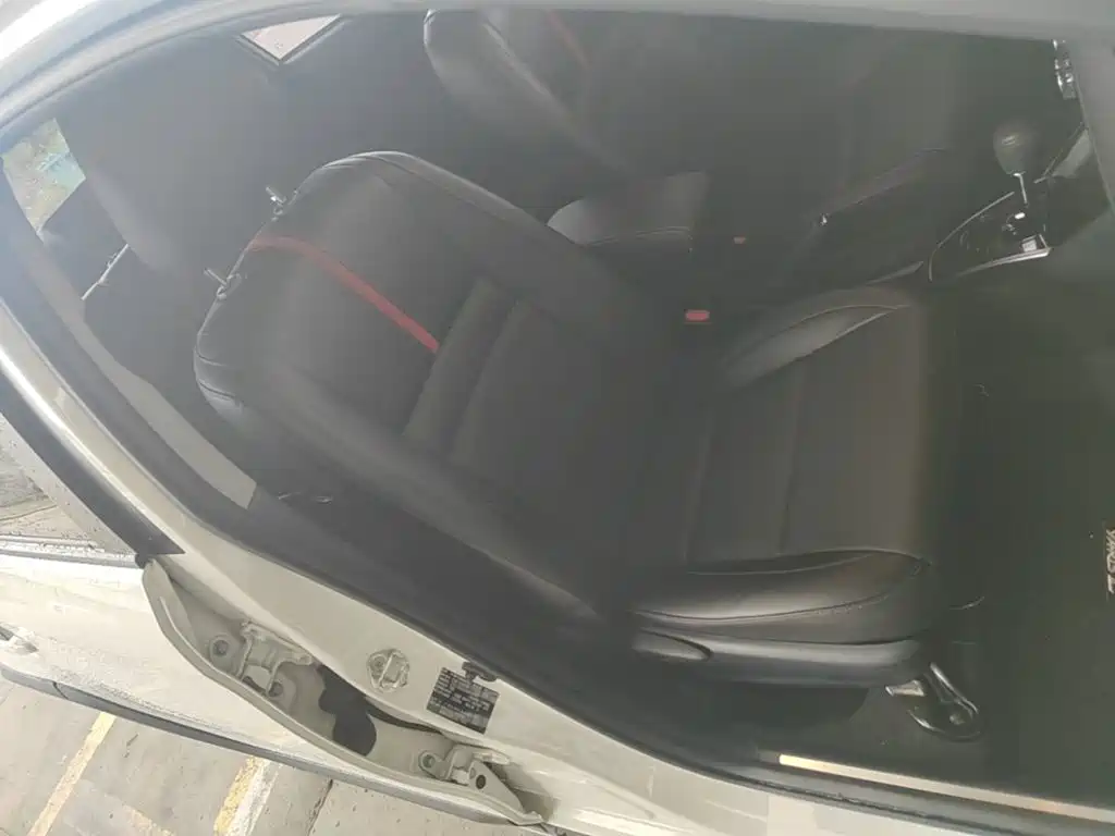 Toyota Yaris L — фото 25