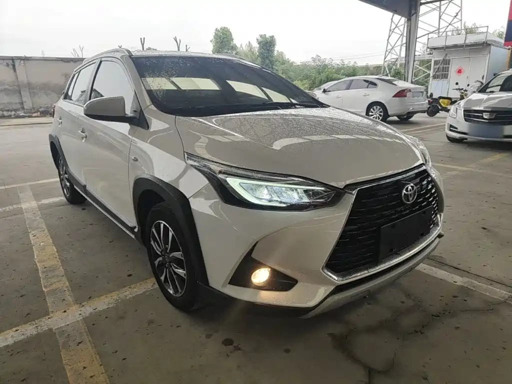 Toyota Yaris L — фото 4