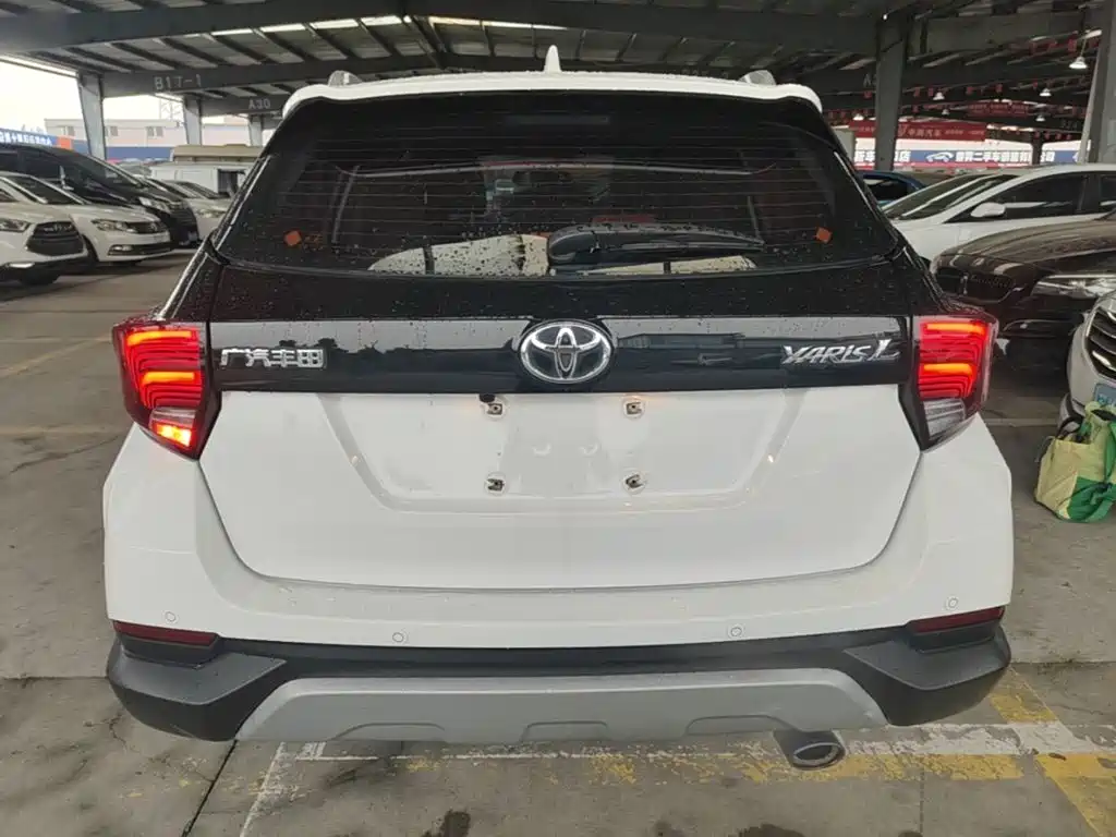 Toyota Yaris L — фото 6