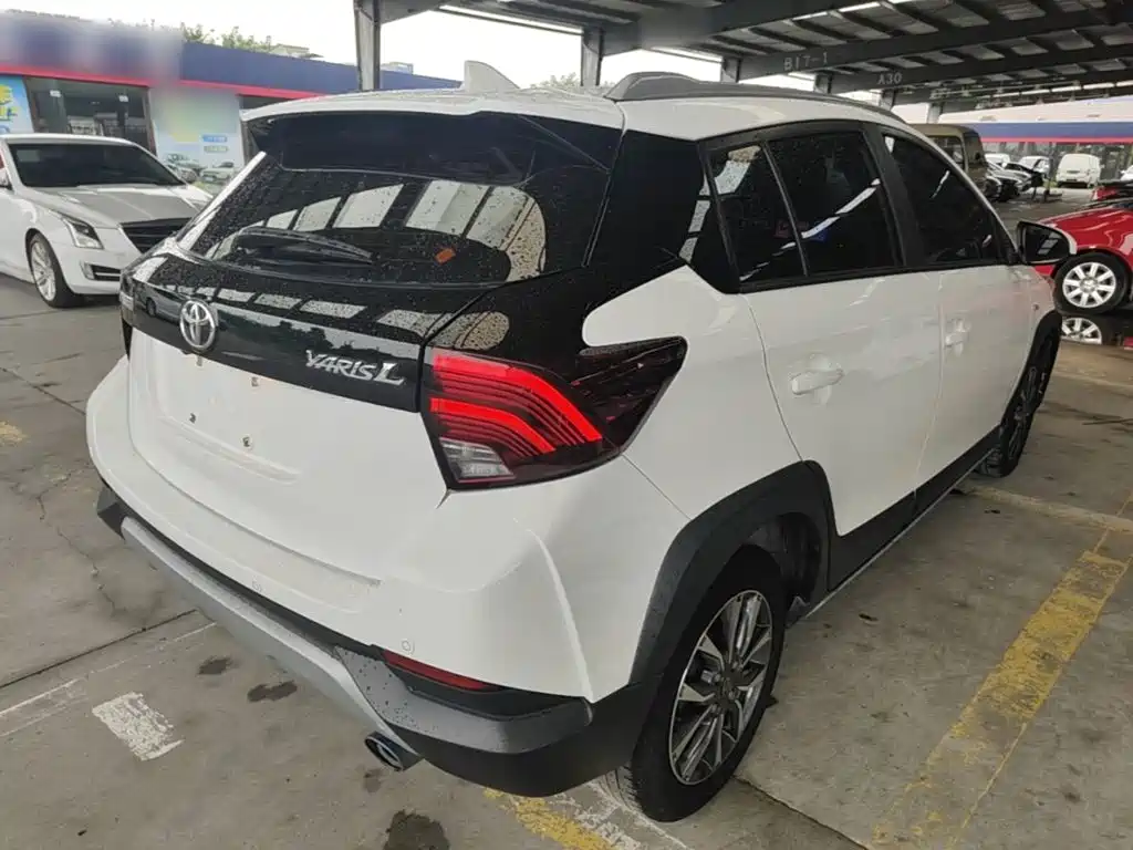 Toyota Yaris L — фото 7