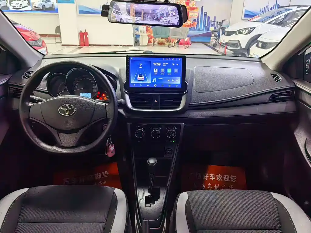Toyota Yaris L — фото 5