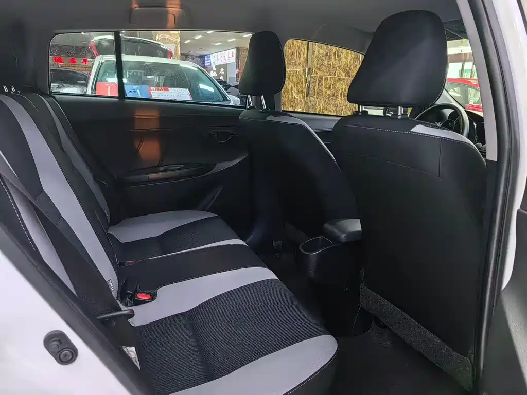 Toyota Yaris L — фото 6
