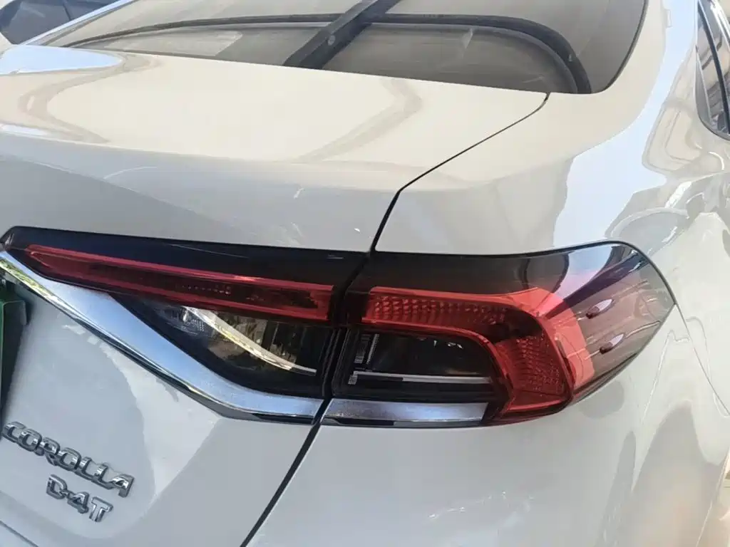 Toyota Corolla — фото 8