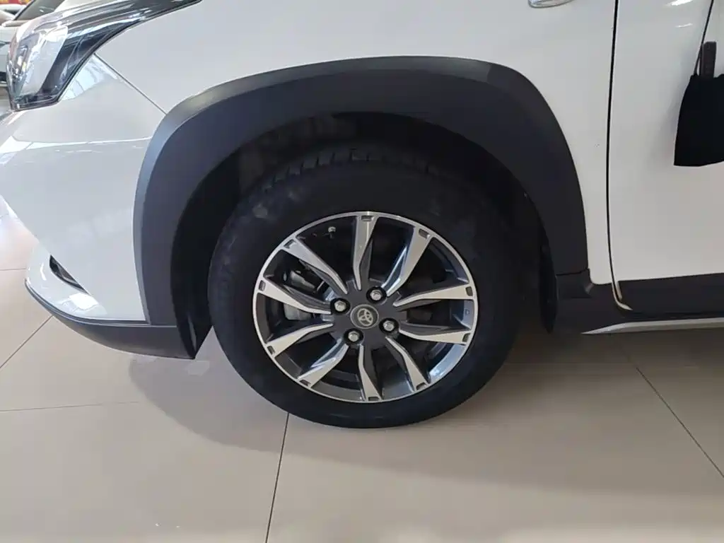 Toyota Yaris L — фото 23