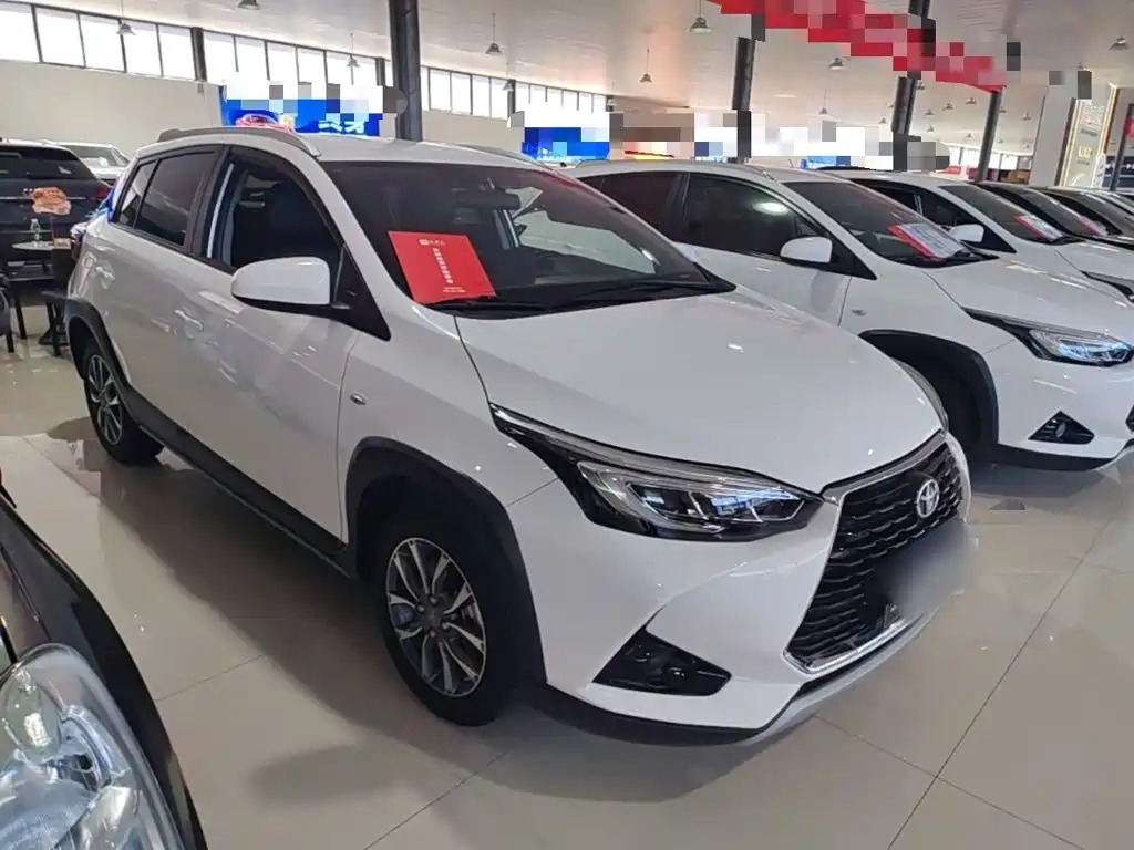 Toyota Yaris L — фото 4