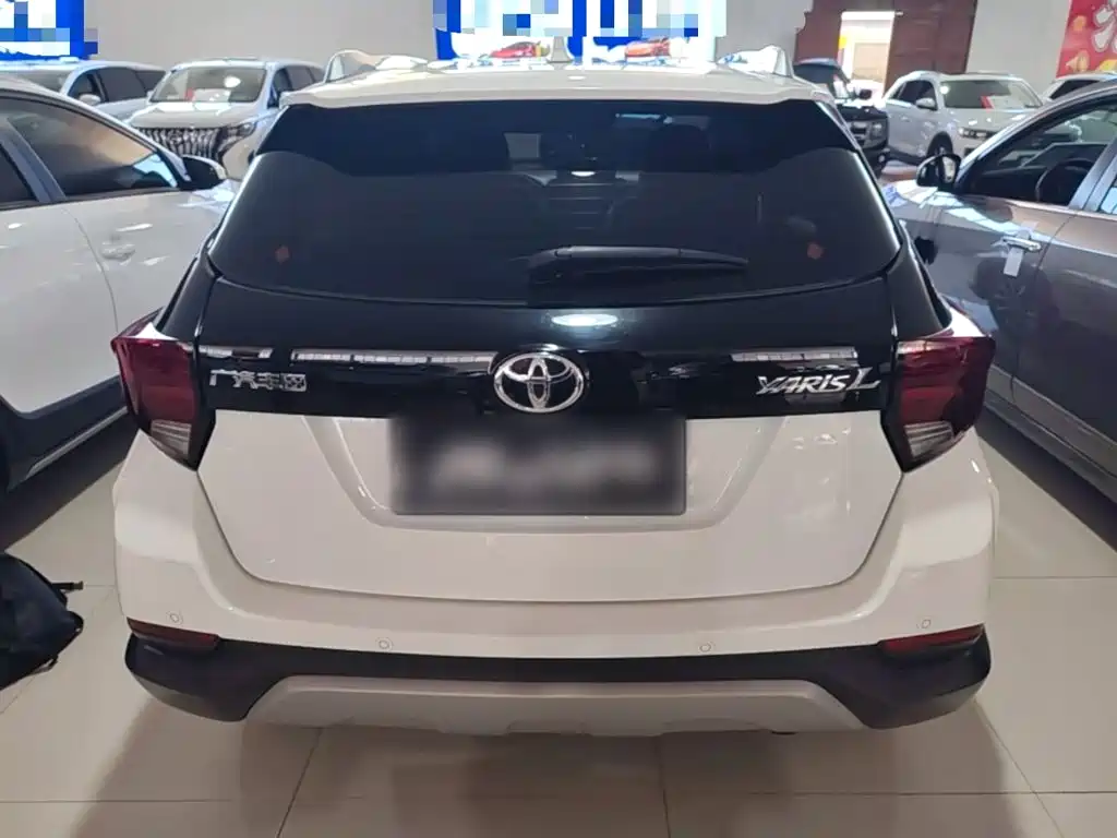 Toyota Yaris L — фото 6