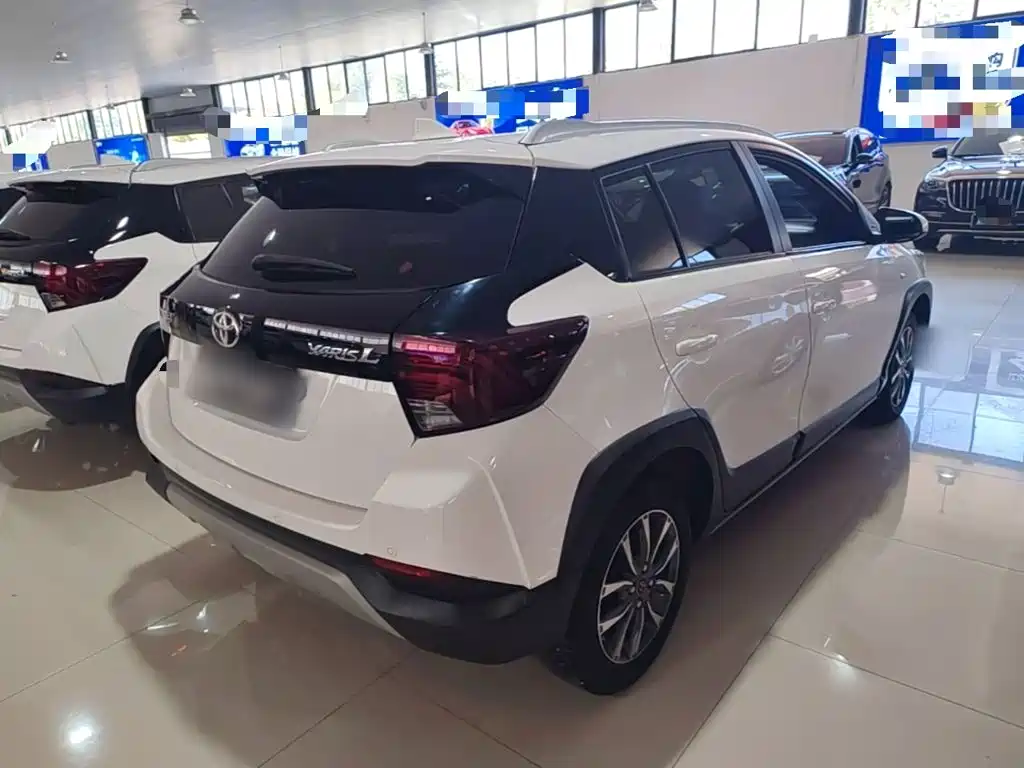 Toyota Yaris L — фото 7