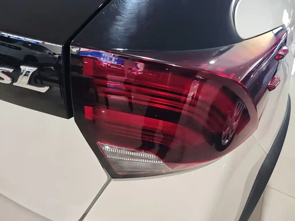 Toyota Yaris L — фото 8