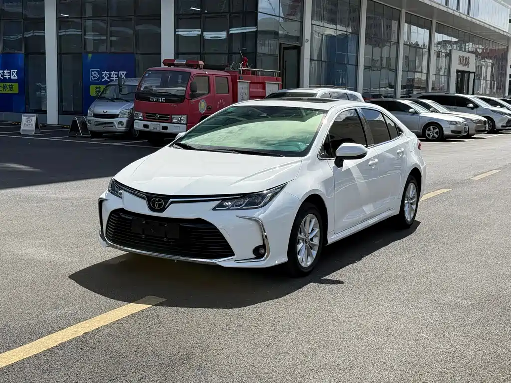 Toyota Corolla — фото 1