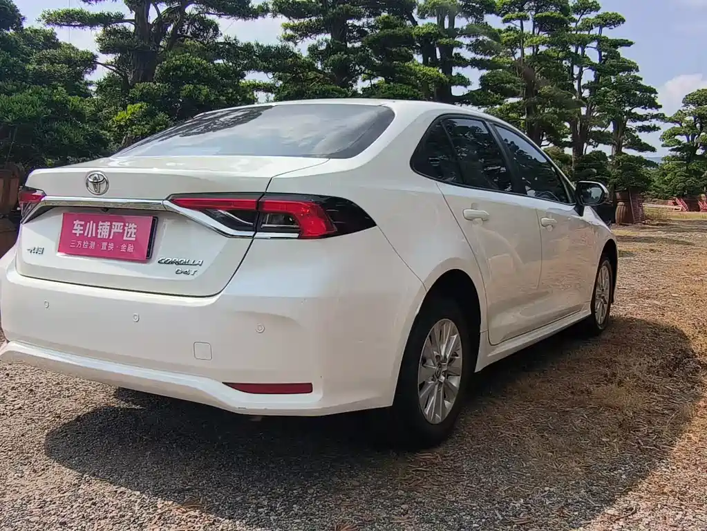 Toyota Corolla — фото 13