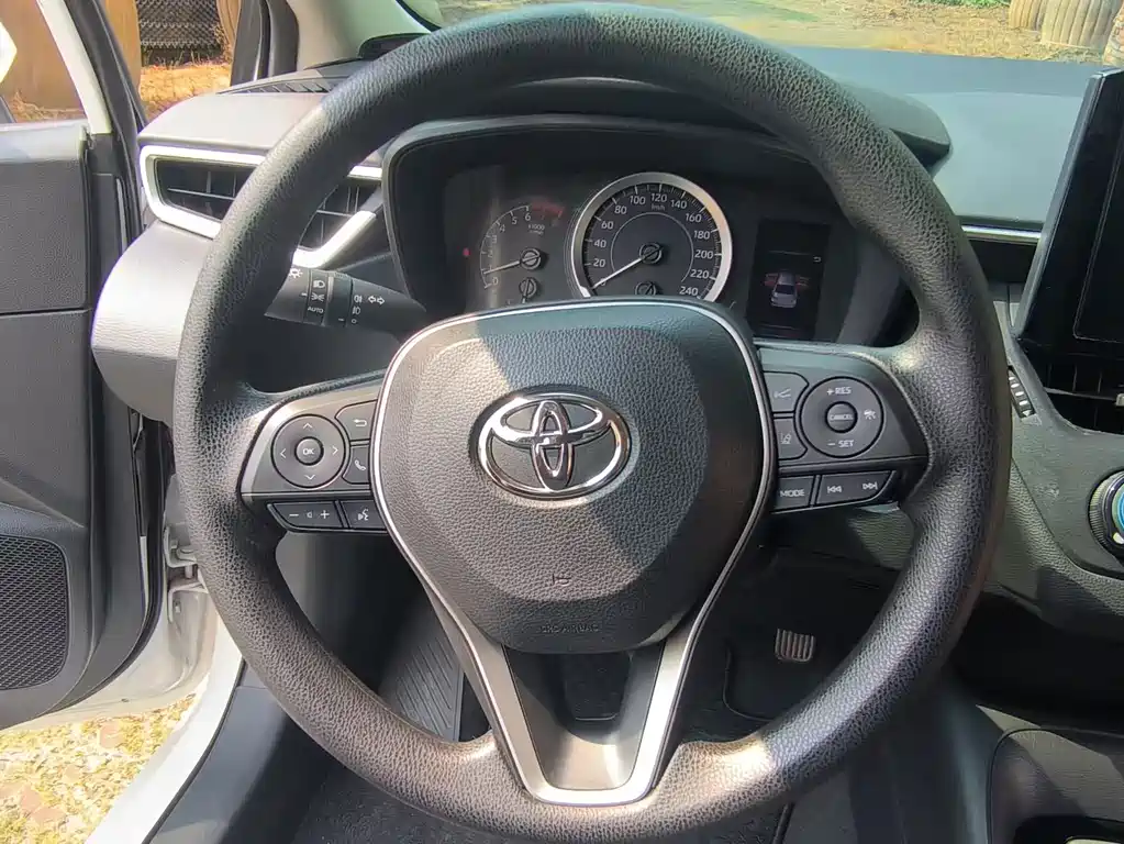 Toyota Corolla — фото 6