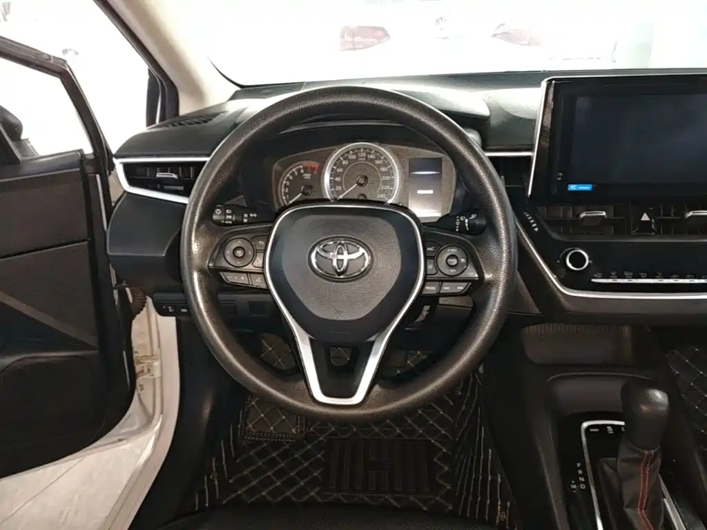 Toyota Corolla — фото 11