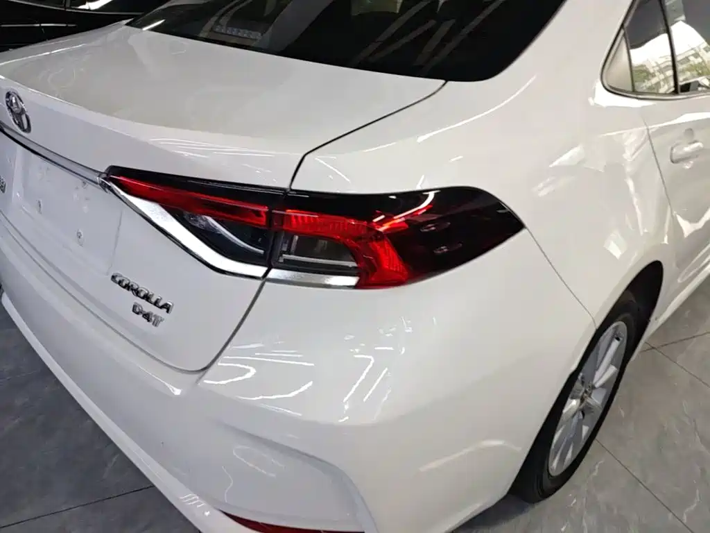 Toyota Corolla — фото 8