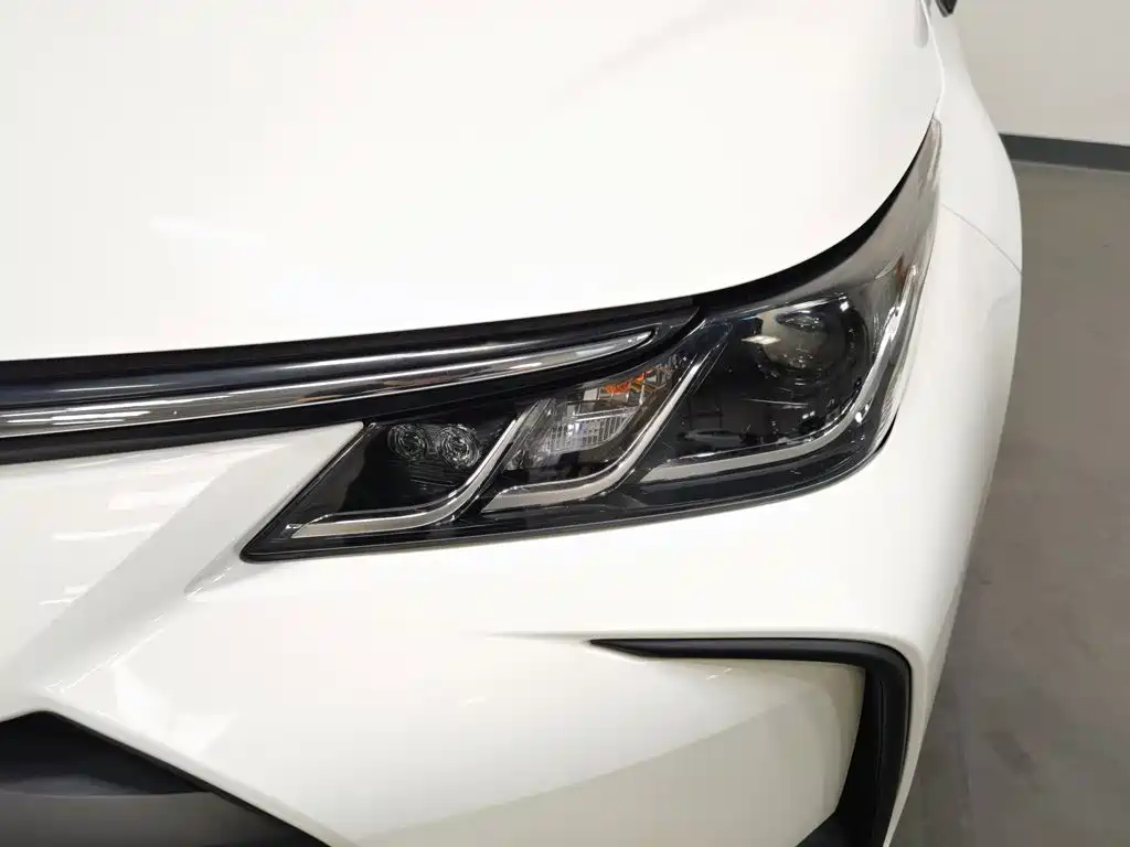 Toyota Corolla — фото 7