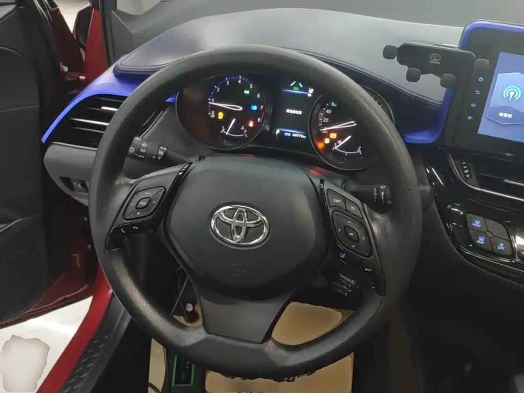 Toyota C-HR — фото 11