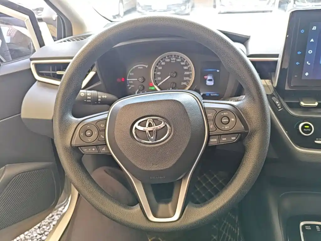 Toyota Corolla — фото 11