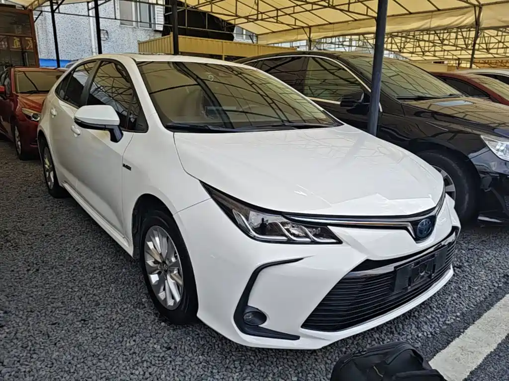 Toyota Corolla — фото 4
