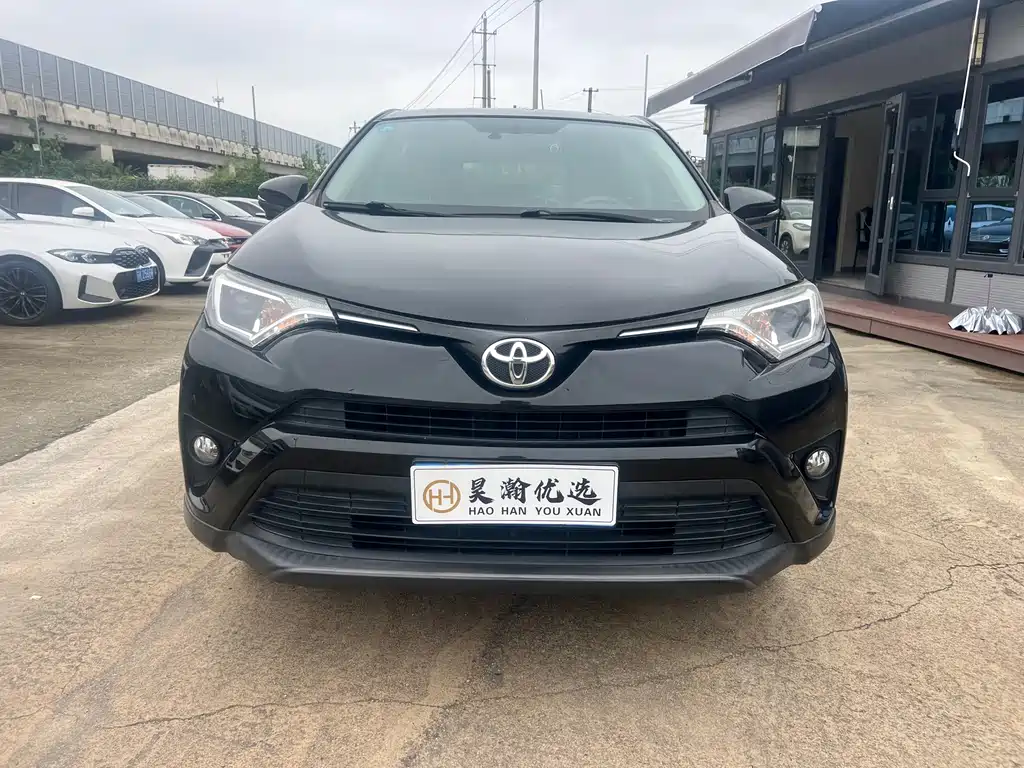 Toyota RAV4 — фото 2