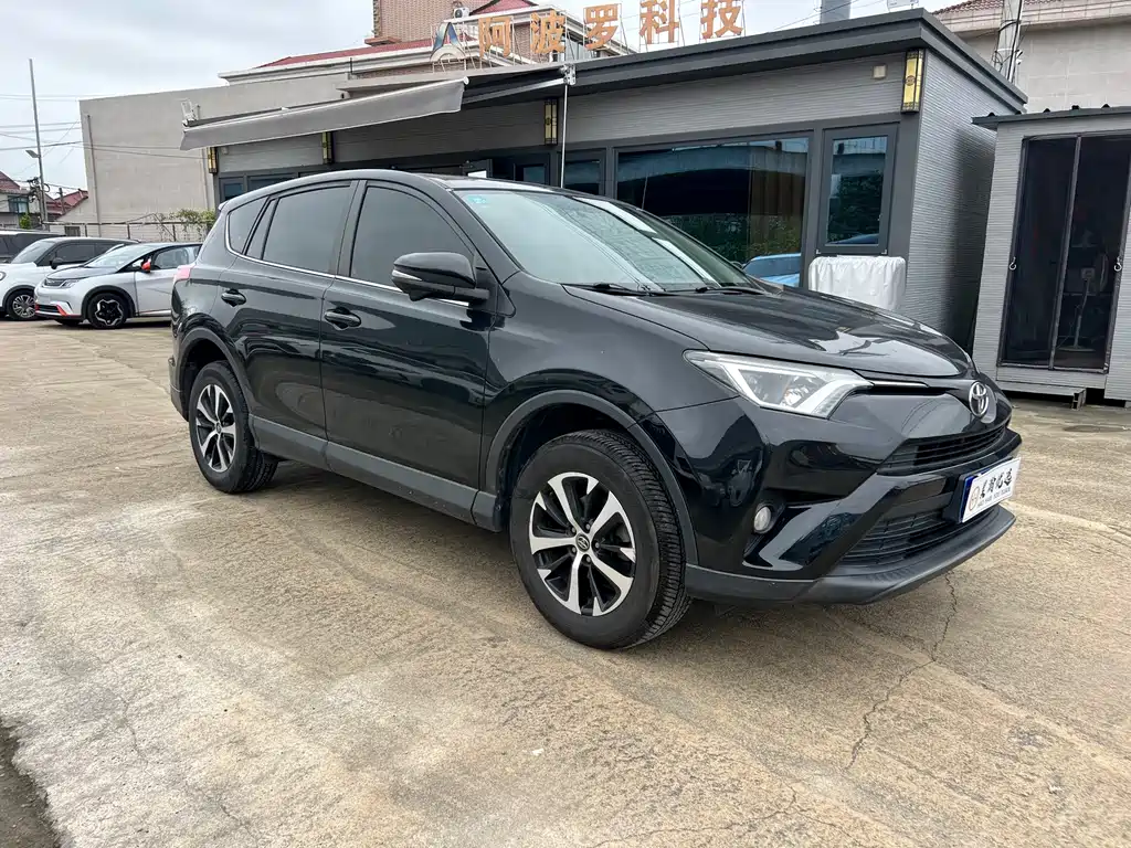 Toyota RAV4 — фото 3
