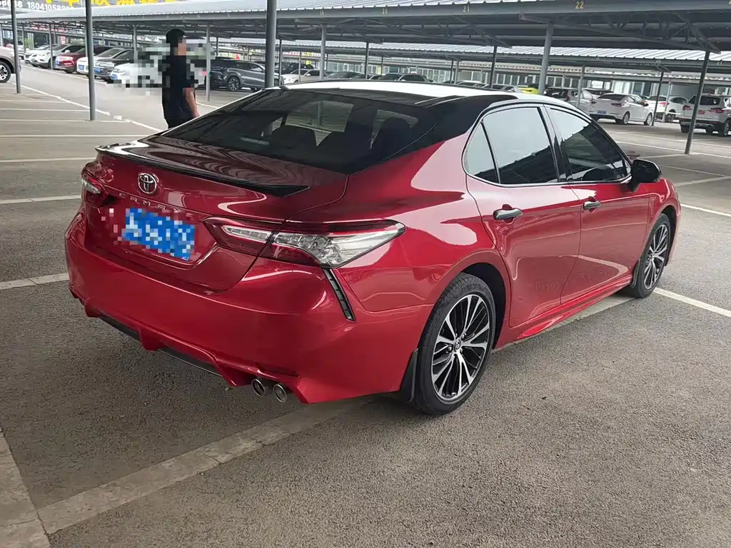 Toyota Camry — фото 8