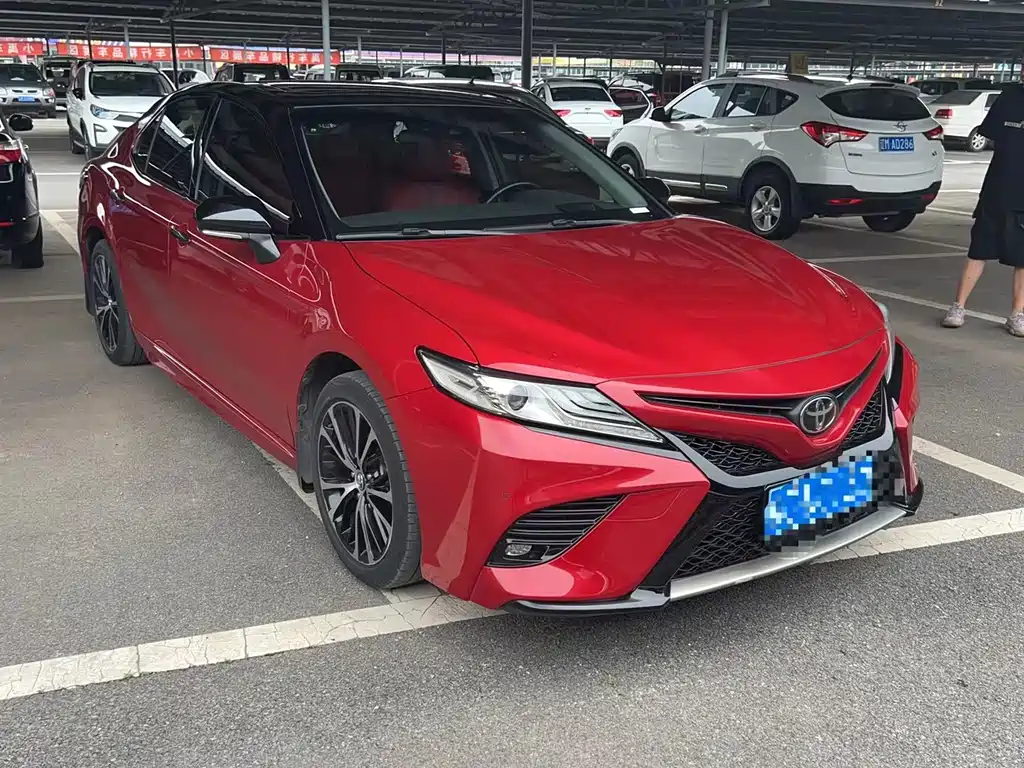 Toyota Camry — фото 9