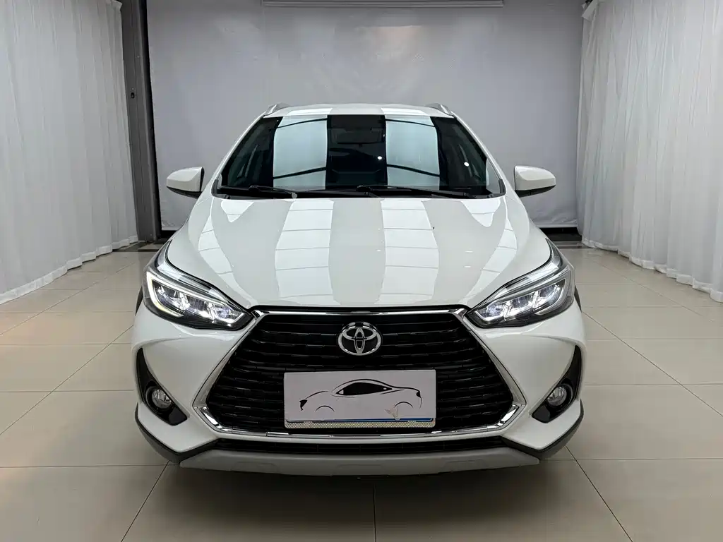 Toyota Yaris L — фото 2