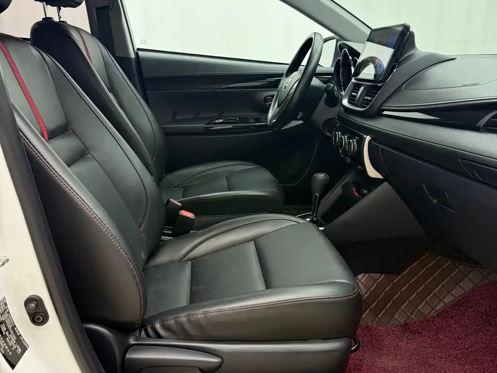 Toyota Yaris L — фото 11