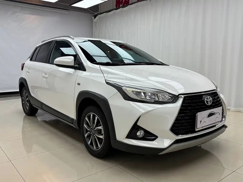 Toyota Yaris L — фото 3