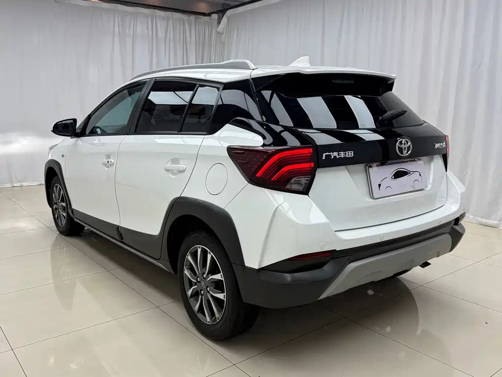 Toyota Yaris L — фото 4