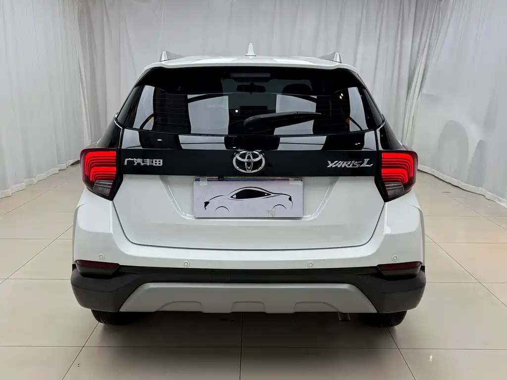 Toyota Yaris L — фото 5