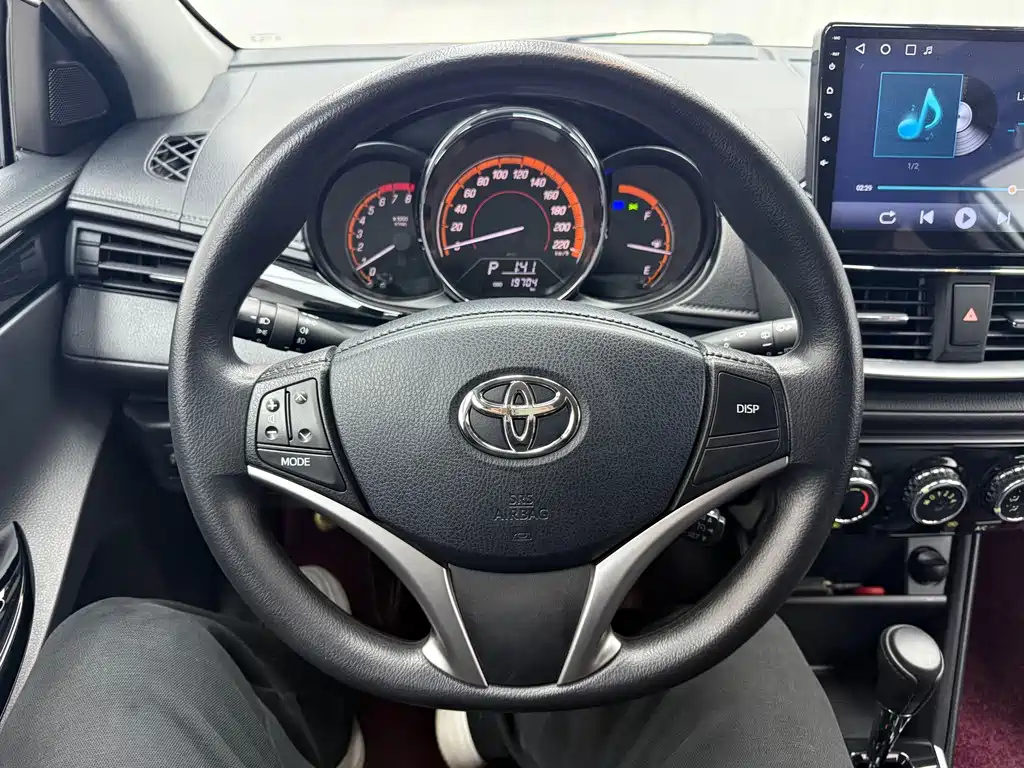 Toyota Yaris L — фото 7