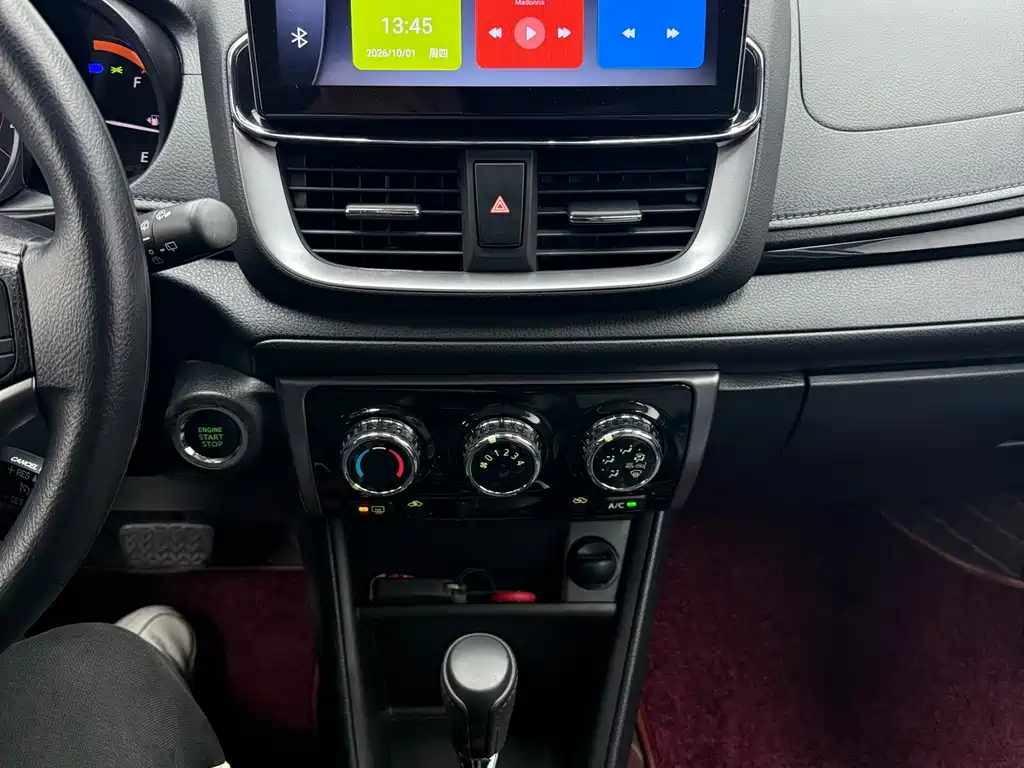 Toyota Yaris L — фото 9