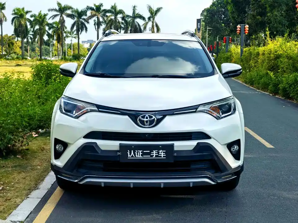 Toyota RAV4 — фото 2
