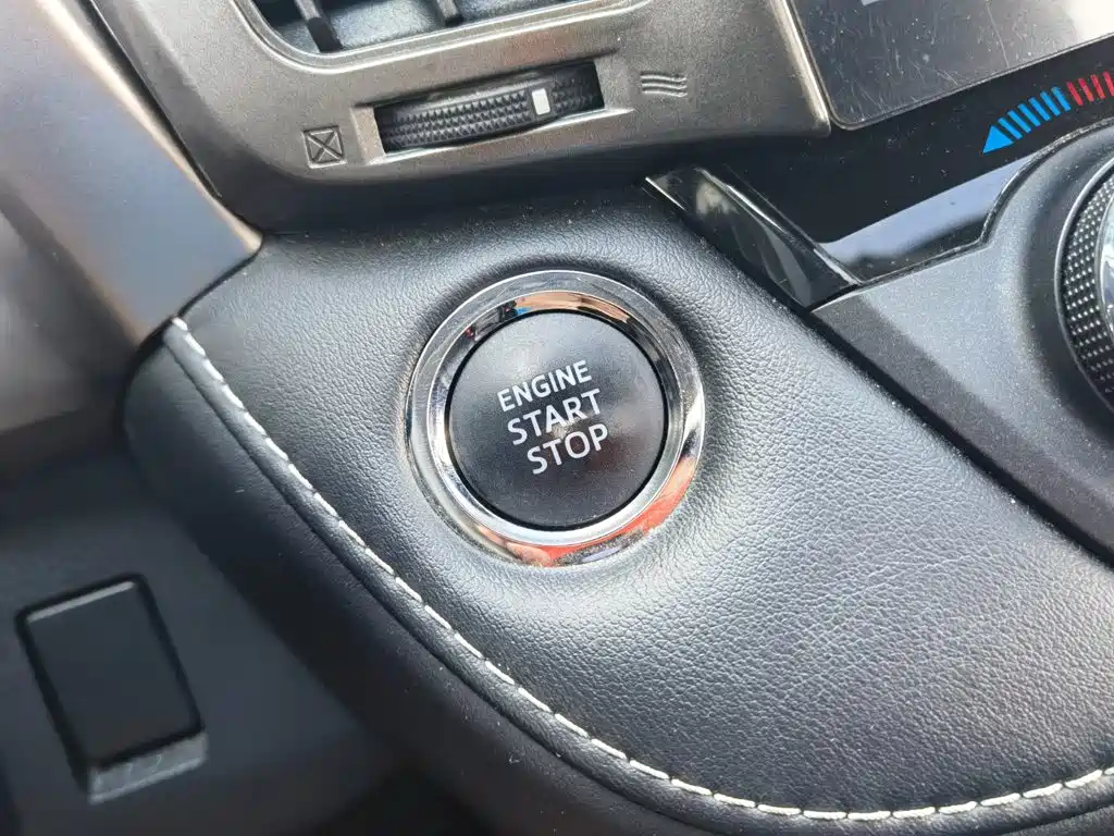 Toyota RAV4 — фото 17