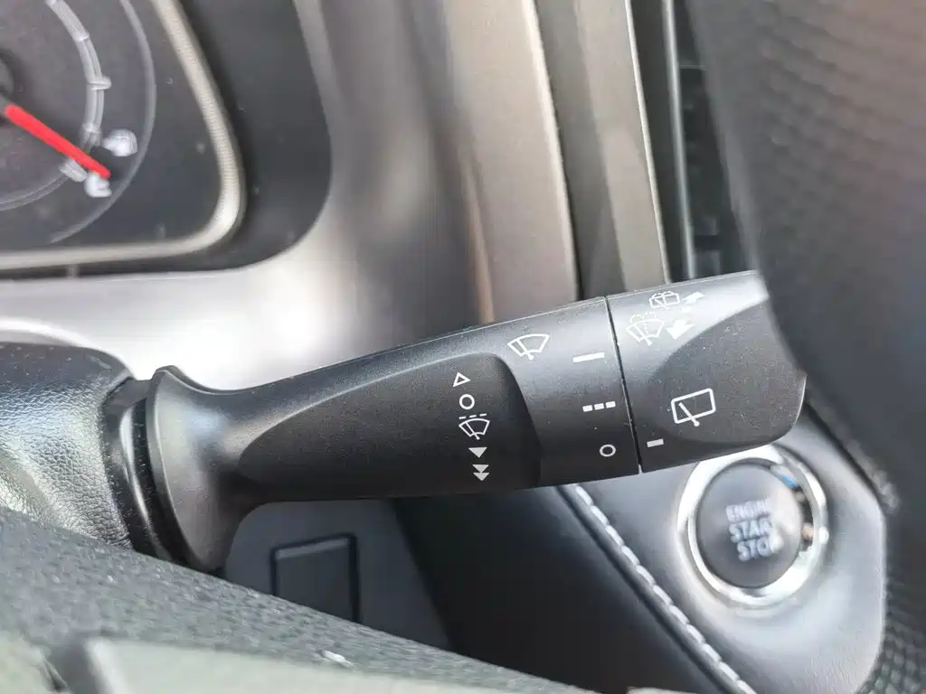Toyota RAV4 — фото 19