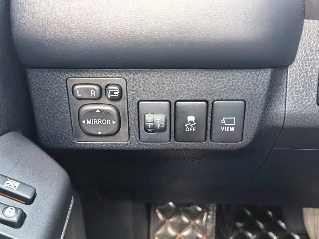 Toyota RAV4 — фото 23