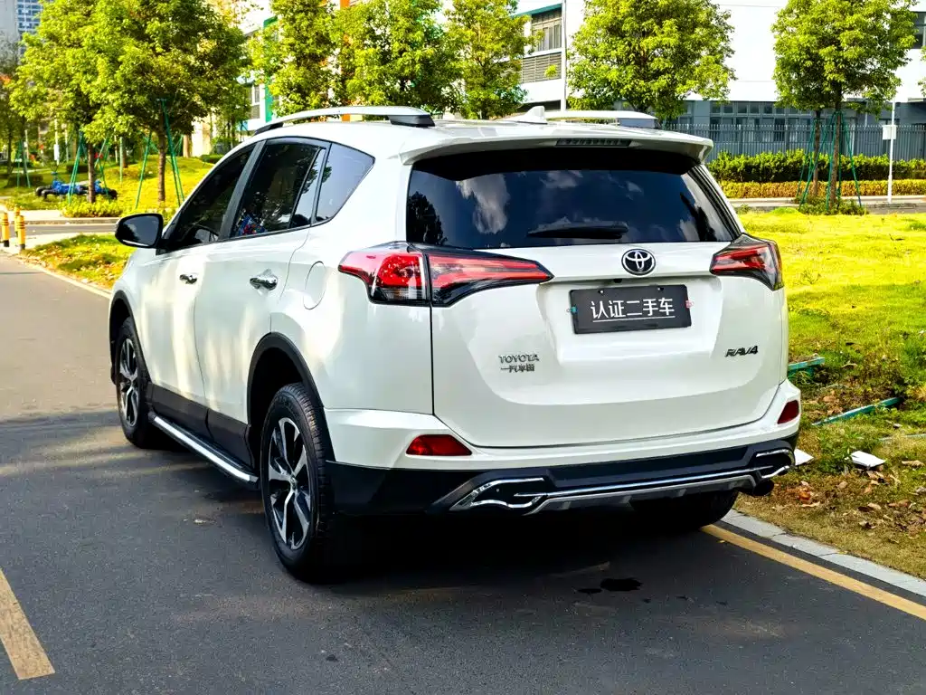 Toyota RAV4 — фото 5