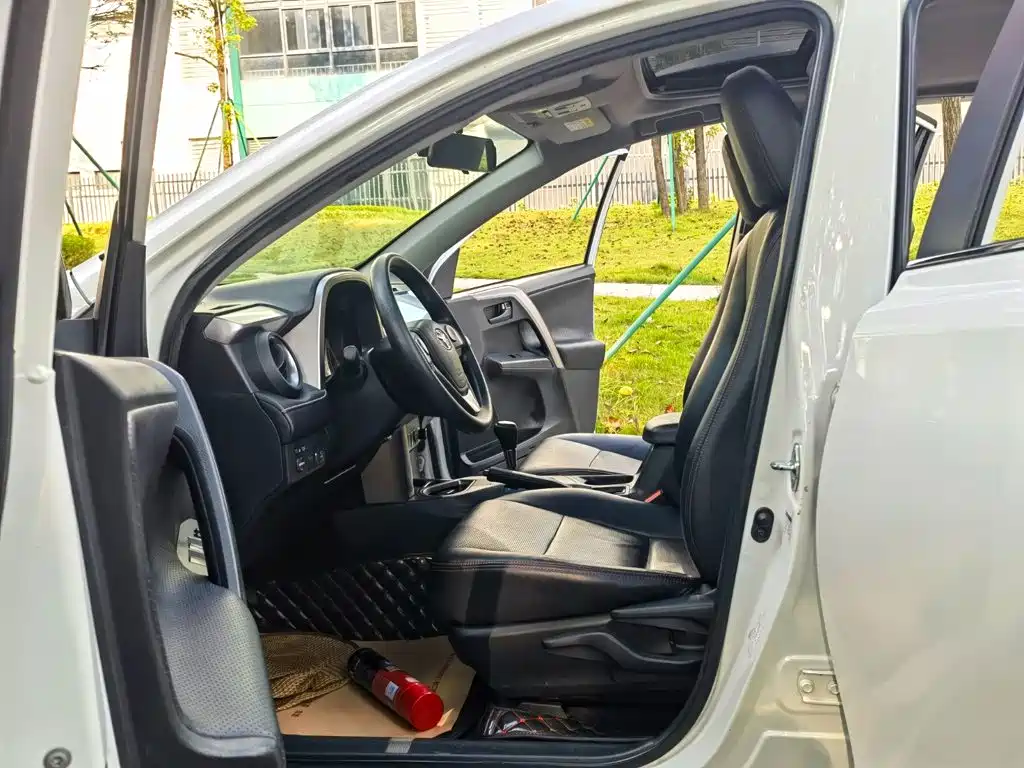 Toyota RAV4 — фото 9