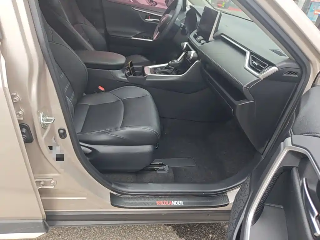 Toyota Wildlander — фото 9