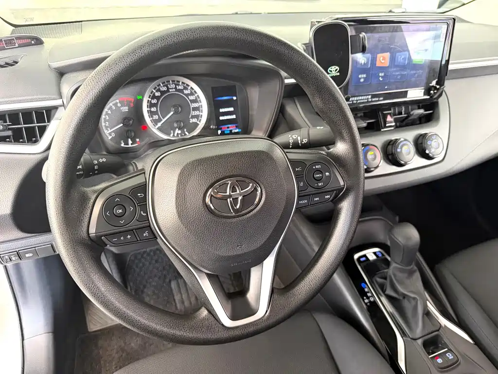 Toyota Corolla — фото 13