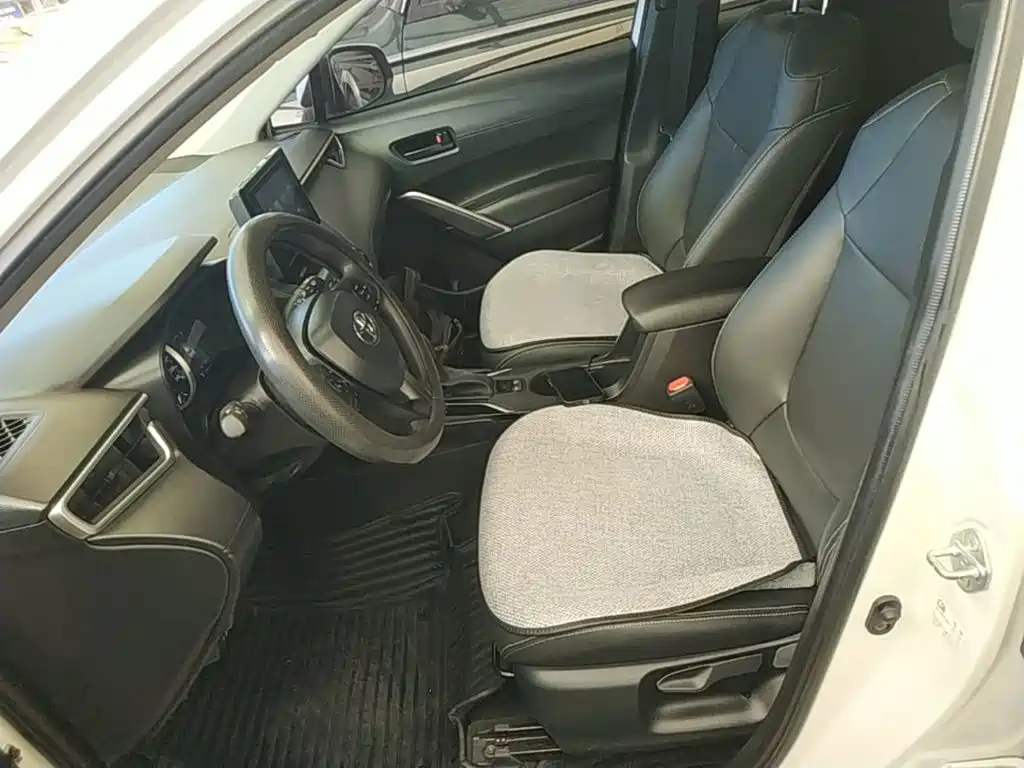 Toyota Corolla Cross — фото 15