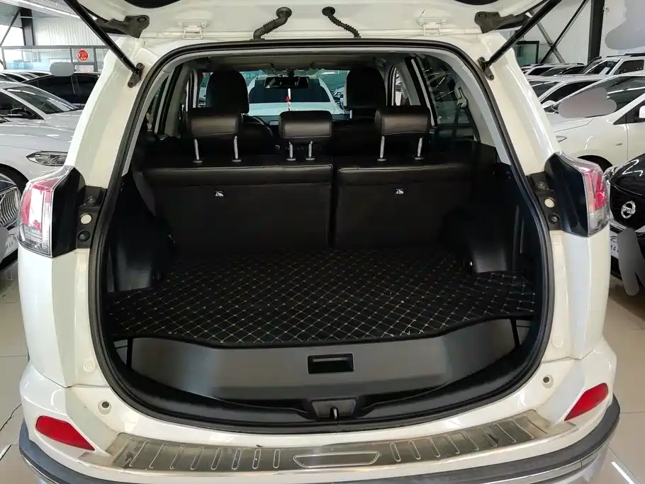 Toyota RAV4 — фото 4
