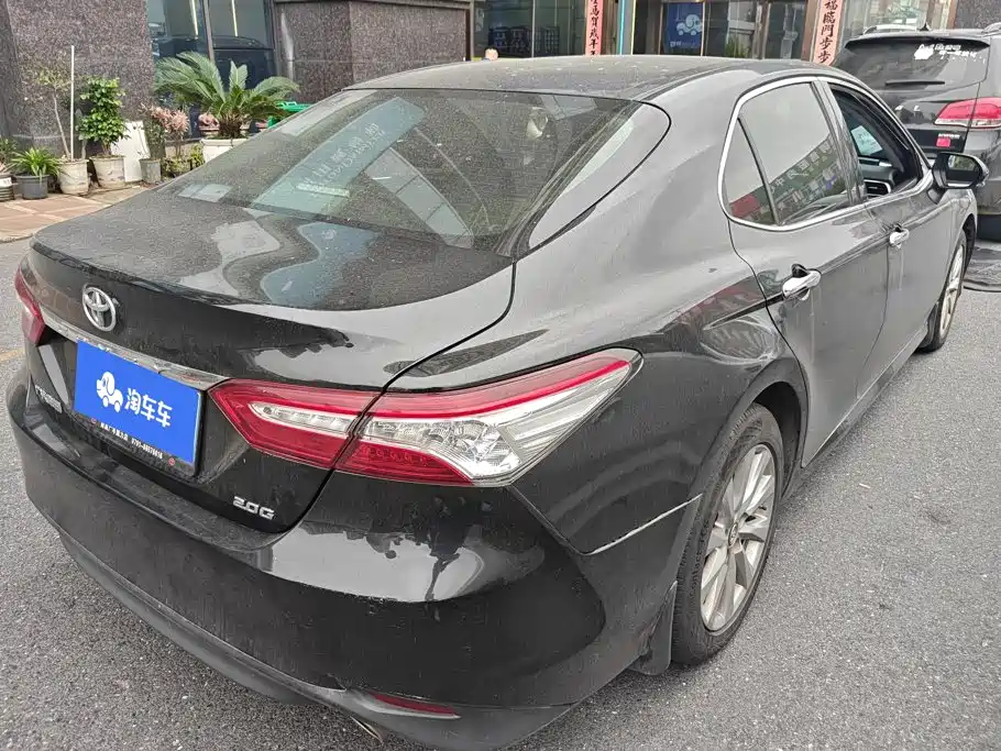 Toyota Camry — фото 3