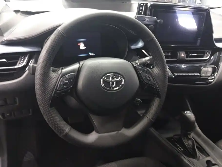 Toyota IZOA — фото 15